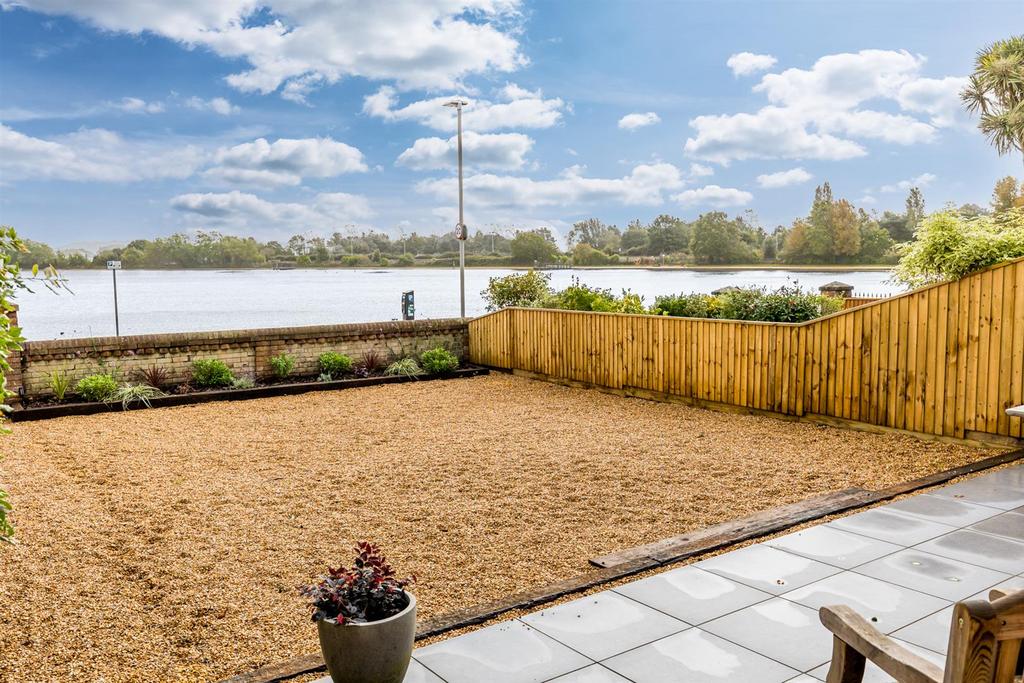 5 Park Lake Road-21web300.jpg