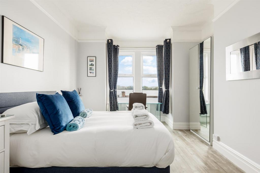 5 Park Lake Road-20web300.jpg