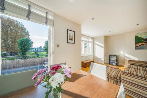Roehampton Lane, London SW15