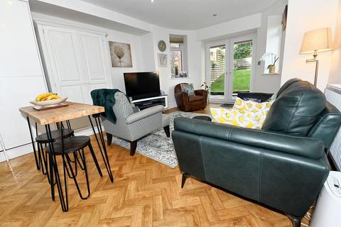 Manchester Road, Swinton, M27