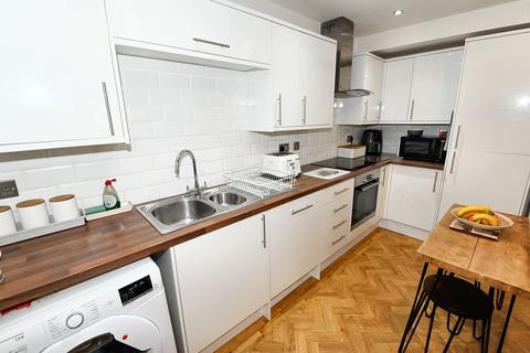 2 bedroom flat for sale, Manchester Road, Swinton, M27