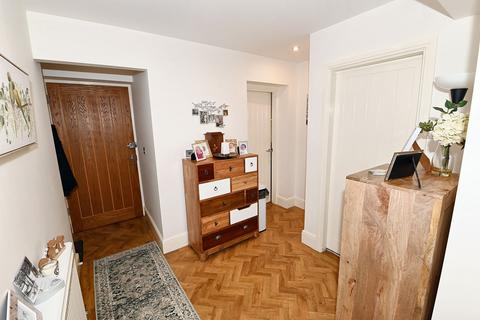 2 bedroom flat for sale, Manchester Road, Swinton, M27