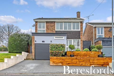 4 bedroom detached house for sale, Glenside, Billericay, CM11