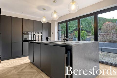 4 bedroom detached house for sale, Glenside, Billericay, CM11