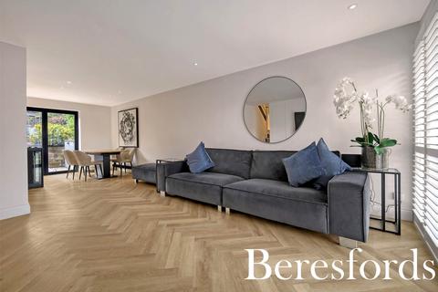 4 bedroom detached house for sale, Glenside, Billericay, CM11