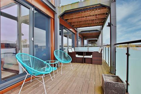 1 bedroom flat for sale, Horizon Place, Studio Way, Borehamwood