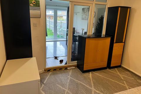 undefined, Drew Gardens, Greenford UB6