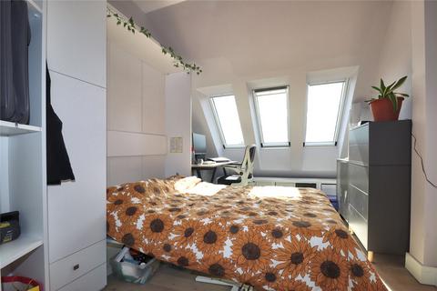 2 bedroom flat for sale, Albert Drive, Woking GU21