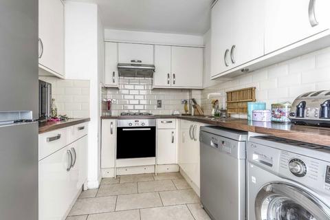 2 bedroom flat to rent, Netherhall Gardens, London NW3