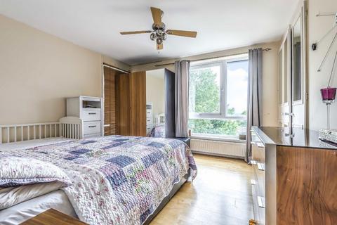 2 bedroom flat to rent, Netherhall Gardens, London NW3