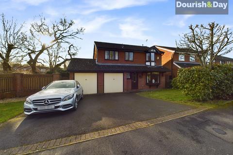 4 bedroom detached house for sale, Chepstow Drive, Stafford ST17