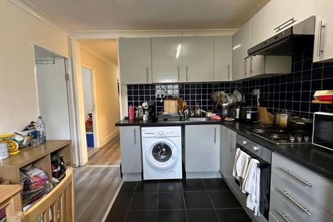 2 bedroom flat for sale, 18 Rowley Gardens, Finsbury Park, London, N4 1HJ