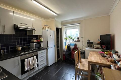 2 bedroom flat for sale, 18 Rowley Gardens, Finsbury Park, London, N4 1HJ