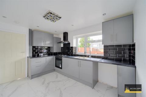 3 bedroom semi-detached house for sale, Shaftesbury Avenue, Keresley End, Coventry  * VACANT / NO UPWARD CHAIN  ON A CORNER PLOT *