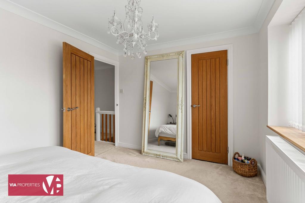 36 Palmers Grove Nazeing Waltham Abbey EN9 2 QF...