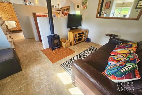2 bedroom cottage for sale, Cross A Dyke, New Radnor