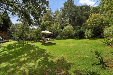 3 bedroom detached house for sale, Aveley Close, Farnham, GU9
