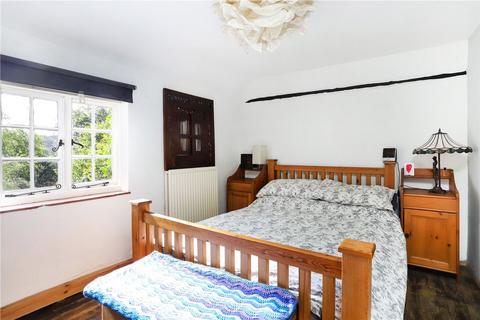 3 bedroom detached house for sale, Aveley Close, Farnham, GU9