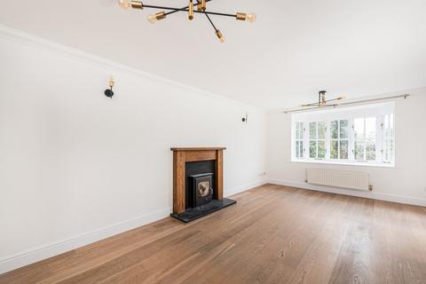 5 bedroom detached house to rent, George Court, Grendon Underwood, Aylesbury, Buckinghamshire, HP18