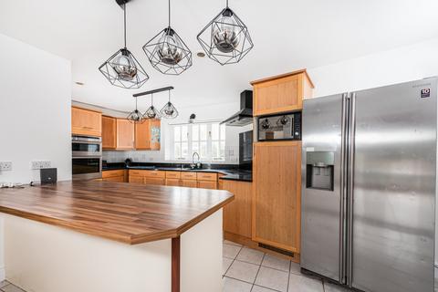 5 bedroom detached house to rent, George Court, Grendon Underwood, Aylesbury, Buckinghamshire, HP18