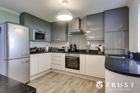 2 bedroom terraced house for sale, High Road, Earlsheaton, WF12