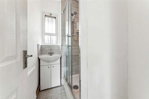 Studio to rent, Prusom Street, London E1W