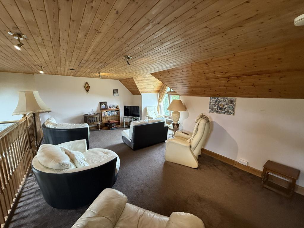 Large Galleried Landing Room/Upstairs Lounge