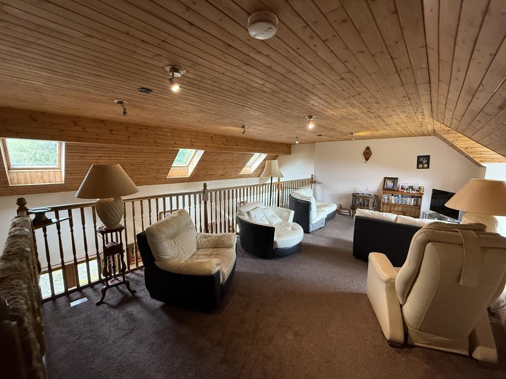Large Galleried Landing Room/Upstairs Lounge