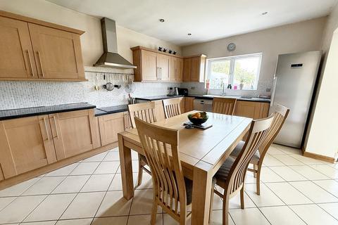 4 bedroom detached house for sale, West Parley