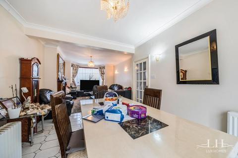 4 bedroom semi-detached house for sale, Heath Park Road, Romford