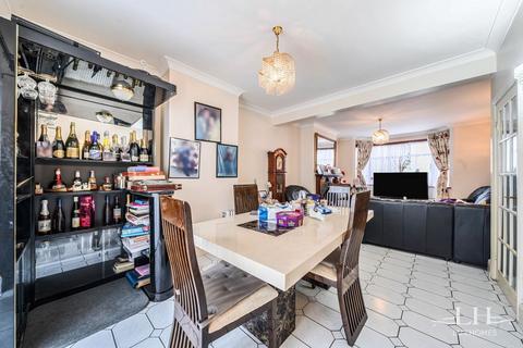 4 bedroom semi-detached house for sale, Heath Park Road, Romford