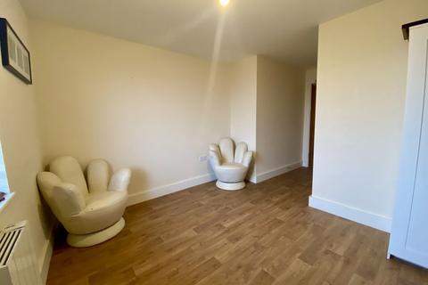 2 bedroom flat to rent, Vega House, Cardiff CF10