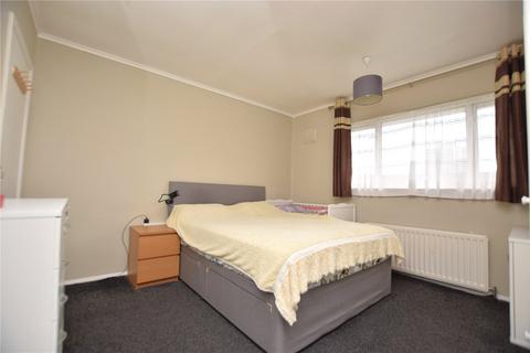 3 bedroom end of terrace house to rent, Thatches Grove, Chadwell Heath, Romford, RM6
