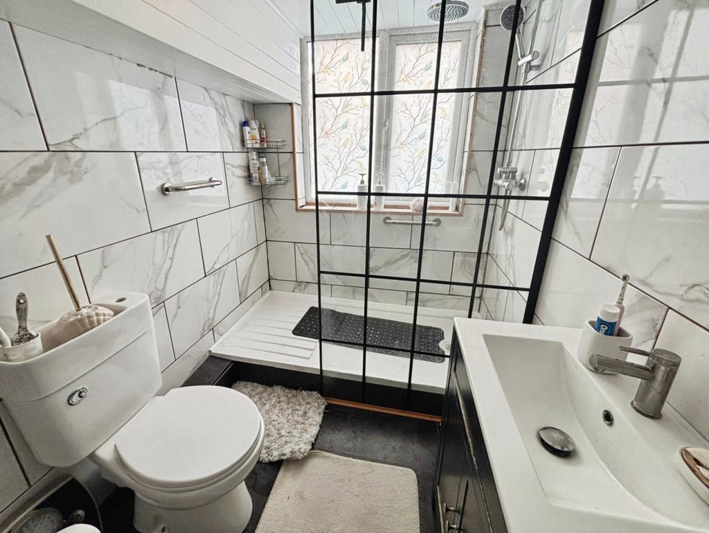 Pbox-bathroom-338184.jpeg