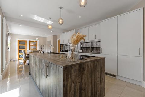 4 bedroom detached house for sale, Oxford Road Bodicote Banbury, Oxfordshire, OX15 4AE