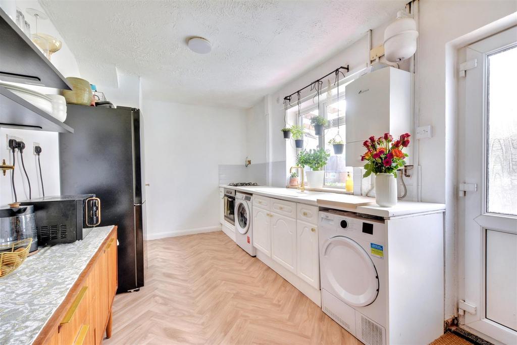 Kitchen 3.jpeg