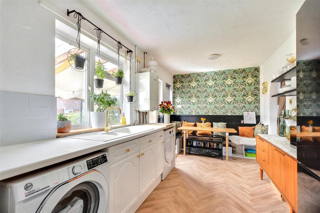Kitchen 1.jpeg