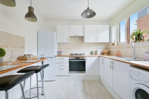 2 bedroom maisonette for sale, Station Road East, Oxted RH8