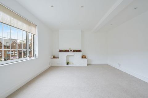2 bedroom maisonette for sale, Station Road East, Oxted RH8