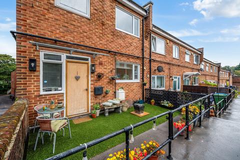 2 bedroom maisonette for sale, Station Road East, Oxted RH8