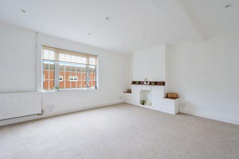 2 bedroom maisonette for sale, Station Road East, Oxted RH8