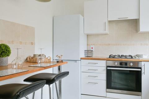 2 bedroom maisonette for sale, Station Road East, Oxted RH8