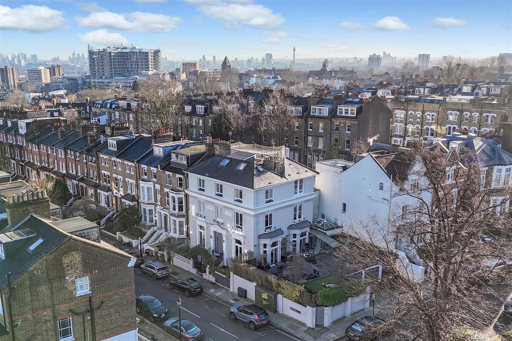 DRONE LONDON 2.jpg