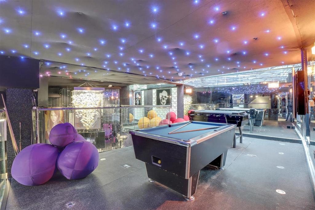 POOL.jpg