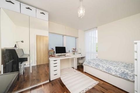 2 bedroom flat for sale, Ealing Road, Brentford TW8