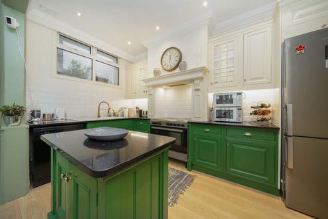 77 West Heath Road, London, NW3 7TH