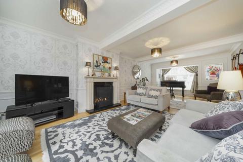77 West Heath Road, London, NW3 7TH
