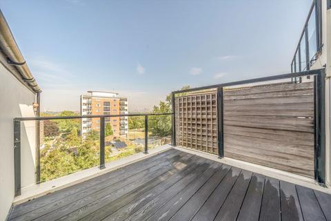 2 bedroom flat for sale, Canonbie Road, London SE23