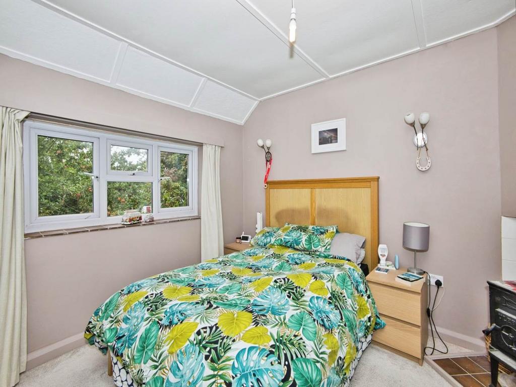 Bedroom 1 (1)