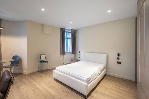 Studio to rent, Brent Street, Hendon, London, NW4